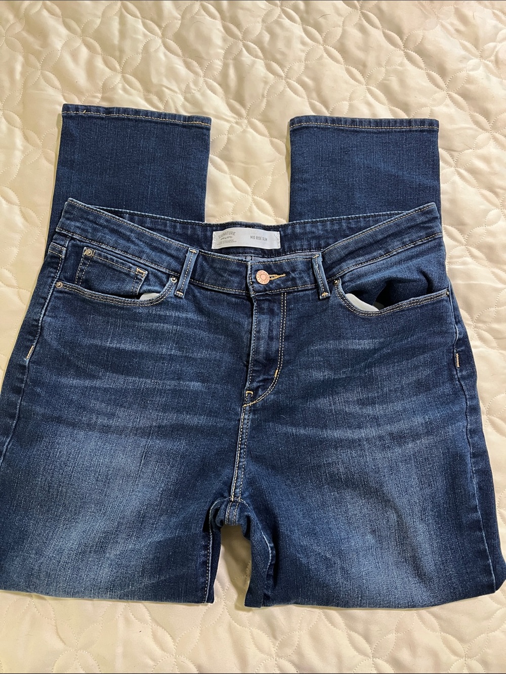Signature Levi Strauss Women's Mid-Rise Slim Jeans in Dark Blue